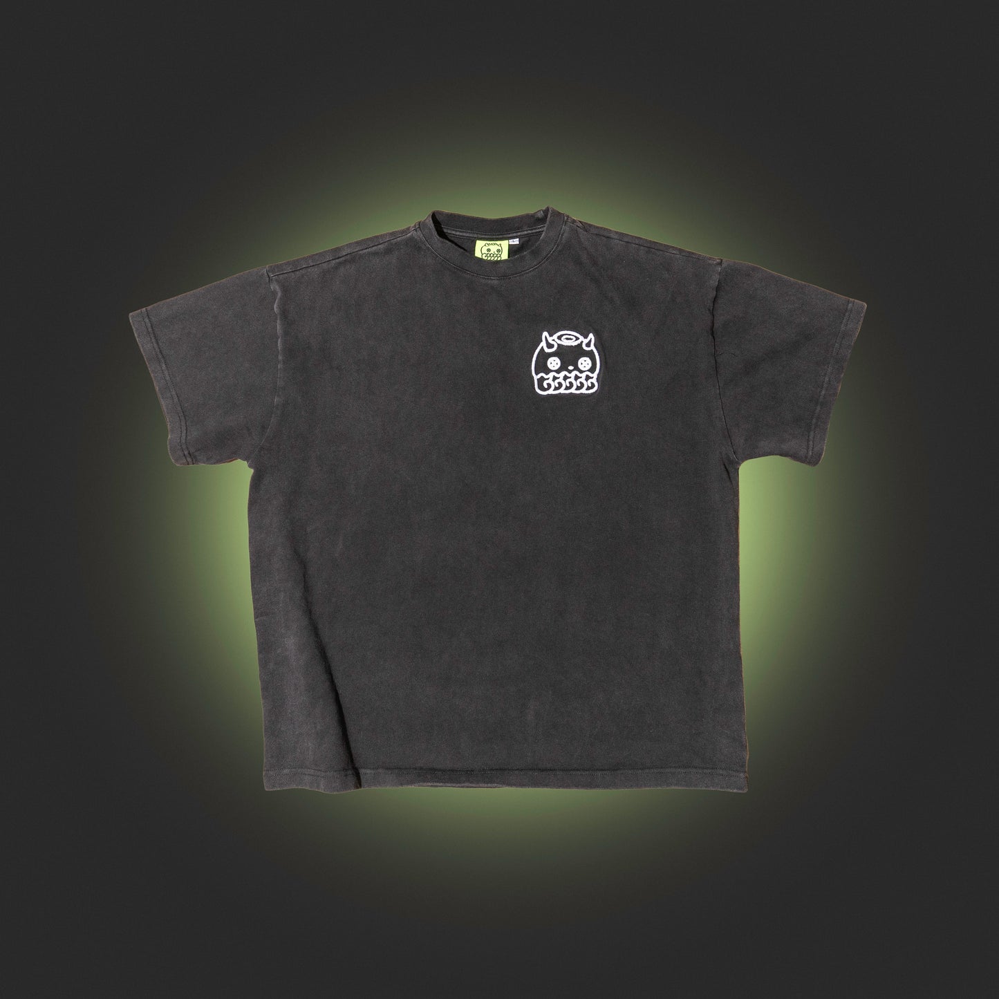 - Chellyz Brain Drain Tee front view with embroidered logo
- Chellyz heavyweight vintage black graphic tee
- Chellyz Brain Drain Tee limited streetwear drop