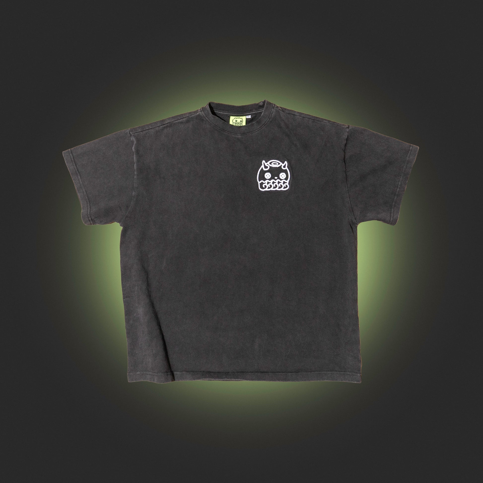 - Chellyz Brain Drain Tee front view with embroidered logo
- Chellyz heavyweight vintage black graphic tee
- Chellyz Brain Drain Tee limited streetwear drop