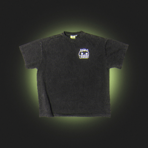 - Chellyz Brain Drain Tee front view with embroidered logo
- Chellyz heavyweight vintage black graphic tee
- Chellyz Brain Drain Tee limited streetwear drop